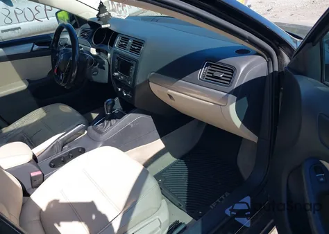 2015 Volkswagen Jetta 1.8T Se z USA, uszkodzony, nr VIN 3VWD17AJ9FM319821